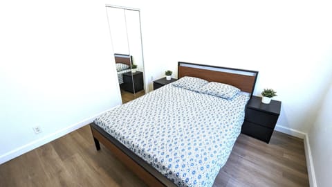 Standard Double Room, 1 Queen Bed, Shared Bathroom | Desk, laptop workspace, free WiFi, bed sheets