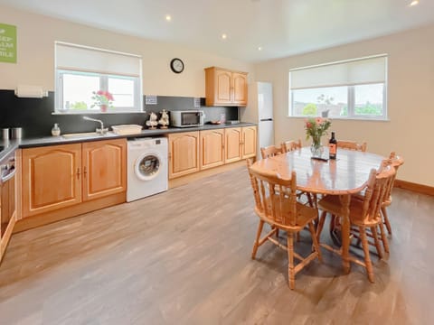 Kitchen/diner | Cairnsmore Cottage - Barrhill Farm Holidays, Newton Stewart
