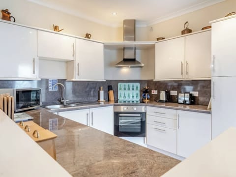 Kitchen | Carty Cottage - Barrhill Farm Holidays, Newton Stewart