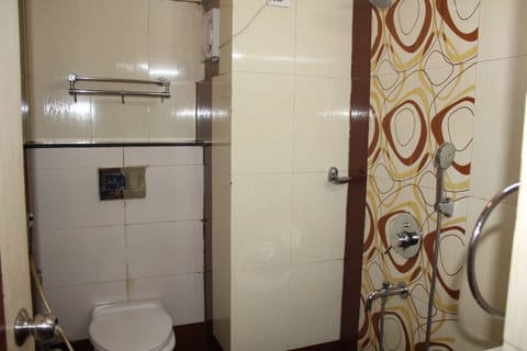 Deluxe Room | Bathroom | Shower, rainfall showerhead, designer toiletries, bathrobes