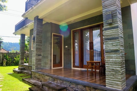 Deluxe Room, Garden View | Terrace/patio