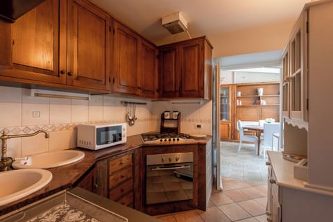 Apartment, Balcony, Bay View | Private kitchen | Fridge, microwave, oven, stovetop