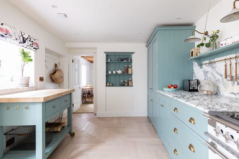 Carpenters Cottage Kitchen - StayCotswold