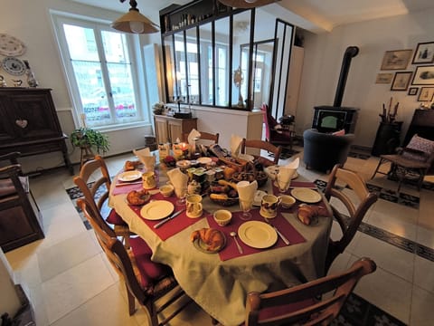 Daily full breakfast (EUR 8.50 per person)