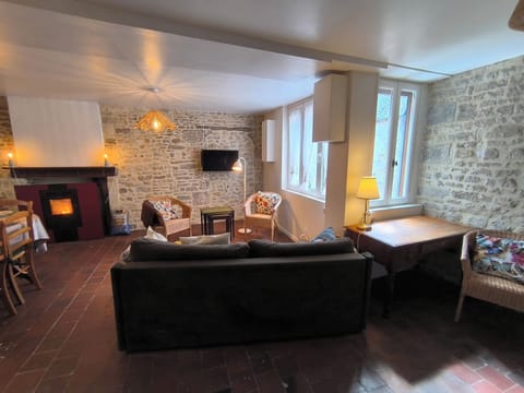 Family Apartment, Courtyard View | Living area