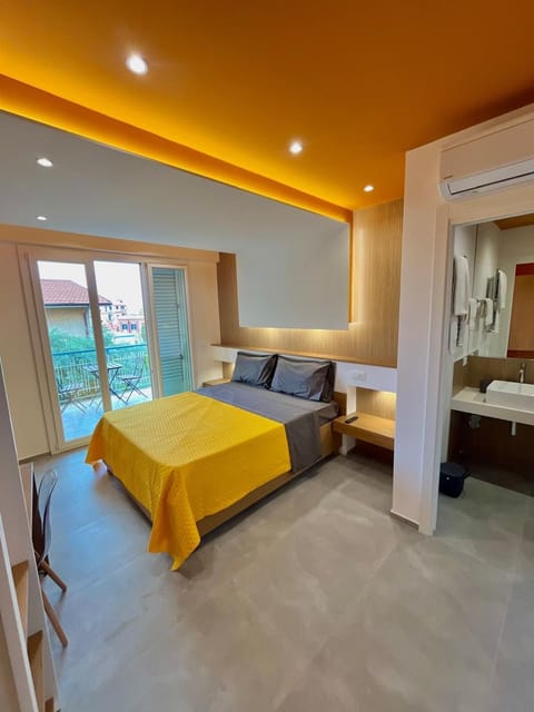 Comfort Room, Private Bathroom | Desk, iron/ironing board, free WiFi