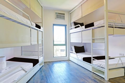 Shared Dormitory, Mixed Dorm | Minibar, laptop workspace, bed sheets