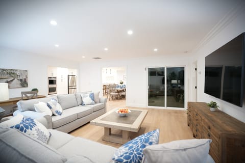 House, Multiple Beds, Pool Access, Pool View ( Destination #47) | Living area