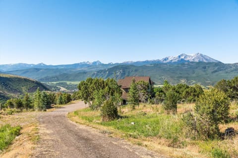 The road is paved, driveway is gravel, bring a 4WD car in the winter