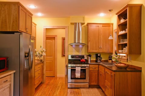 The kitchen includes stainless steel appliances, granite countertops, cookware, and utensils—everything you need to feel right at home.