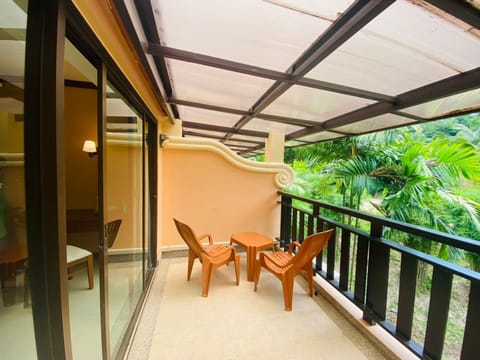 Superior Double Room | Living area | 32-inch TV with cable channels