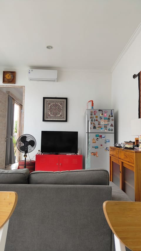 Living Room with HDTV 43" + Apple TV