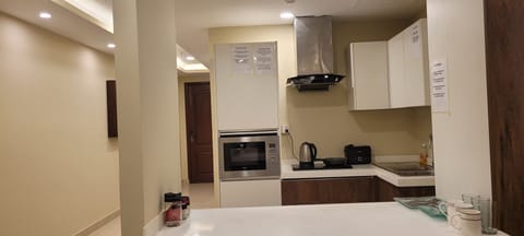 Elite Apartment, 1 King Bed, City View | Private kitchen | Full-size fridge, microwave, oven, stovetop