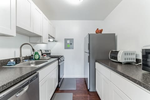 Condo, 1 Bedroom | Private kitchen | Fridge, oven