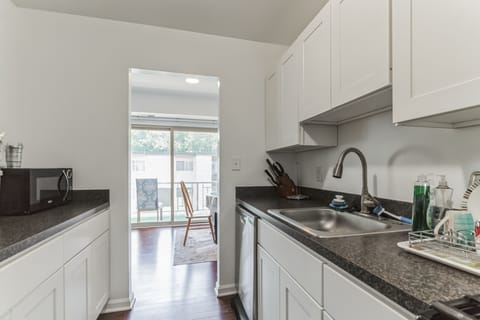 Condo, 1 Bedroom | Private kitchen | Fridge, oven