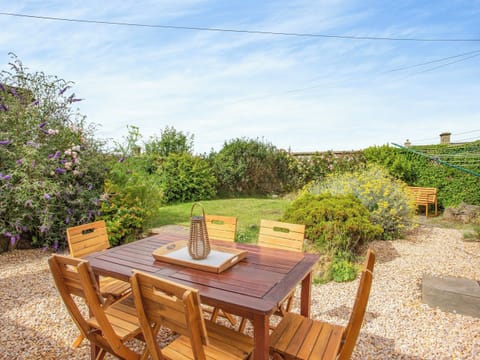 Sitting-out-area | Emerald Cottage, Burghead