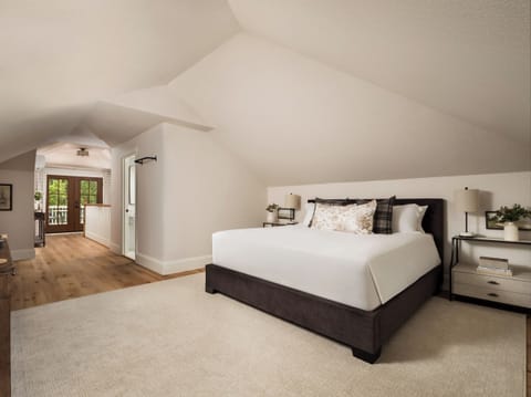 Premier Penthouse, Garden View | Premium bedding, down comforters, memory foam beds, minibar