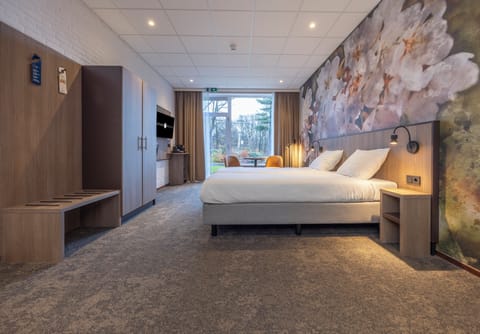 Deluxe Twin Room | In-room safe, desk, blackout drapes, cribs/infant beds