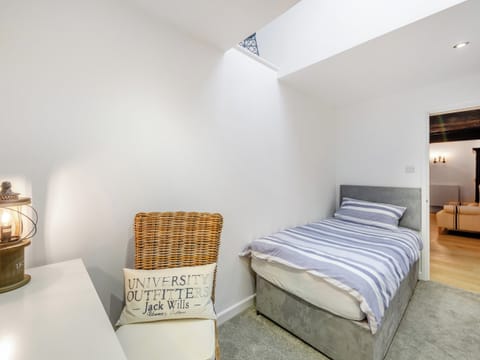 Single bedroom | Apple Orchard Barn, Coffinswell, near Newton Abbot