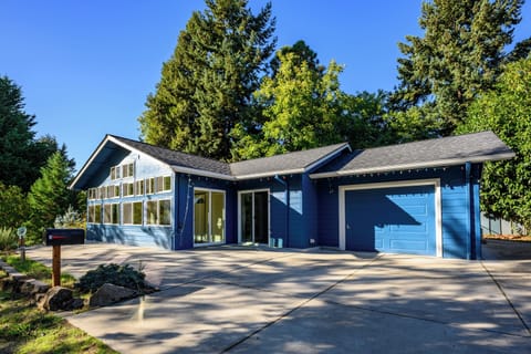 Blue House_Private single story home