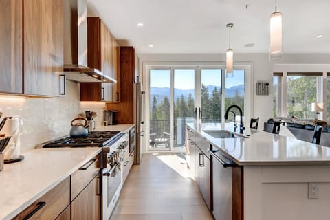 Fully Stocked Chefs Kitchen