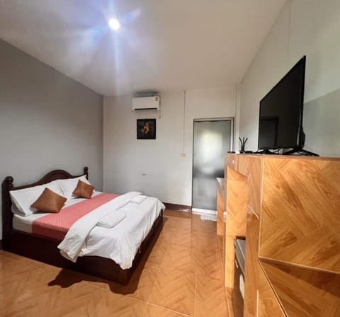 Standard Double Room | Desk, laptop workspace, free WiFi, bed sheets