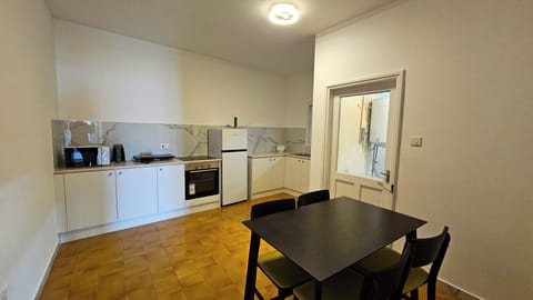 Comfort Apartment | Private kitchen | Electric kettle, toaster