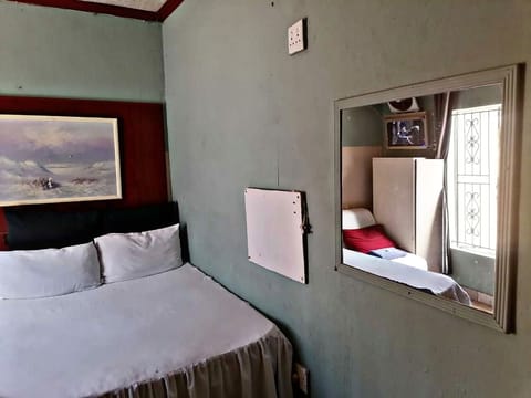 Deluxe Double Room, Ensuite | Individually decorated, individually furnished, desk, laptop workspace