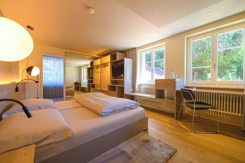 Superior Double Room, Garden View | Desk, soundproofing, iron/ironing board, free WiFi