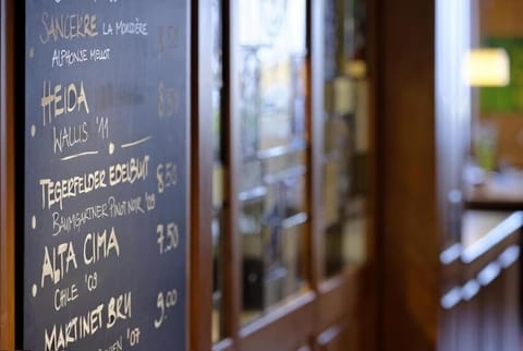 Breakfast, lunch, dinner served; local and international cuisine