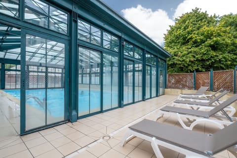 Indoor pool, sun loungers