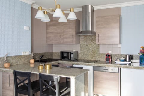 Studio, 1 Queen Bed with Sofa bed, Kitchen, Courtyard View | Private kitchen | Coffee/tea maker, electric kettle, highchair