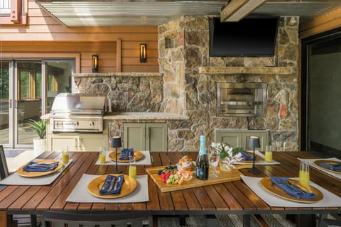 Fully Equipped Outdoor Entertainment Area - Enjoy a Roku-enabled TV, coffee, grilling, pizza oven, and heaters on chilly evenings & mornings.