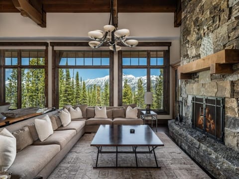 House, 6 Bedrooms | Living area | Streaming services