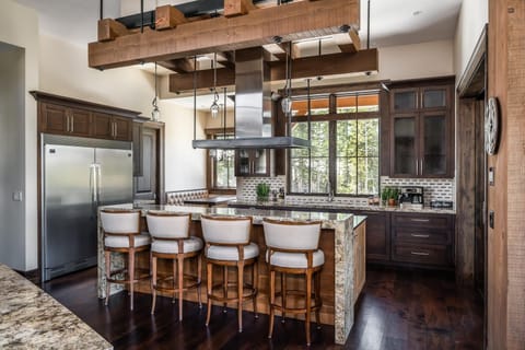 House, 6 Bedrooms | Private kitchen | Coffee/tea maker