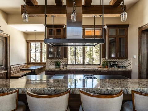 House, 6 Bedrooms | Private kitchen | Coffee/tea maker