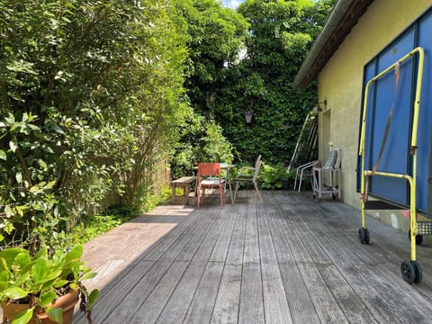 Terrace to rear of house