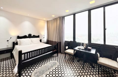 Junior Studio Suite, 1 King Bed, Executive Level | Room amenity