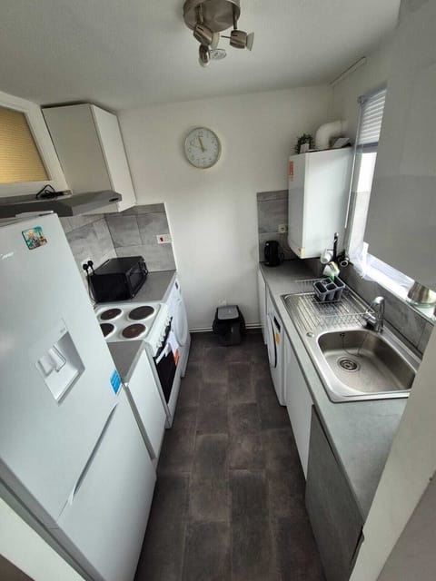 Apartment | Private kitchen | Fridge, microwave, oven, stovetop