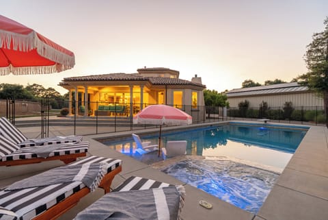 Sparkling private pool & spa