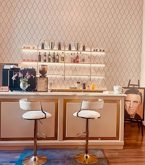 Room, 1 Bedroom, Smoking, Garden View | Bar (on property)