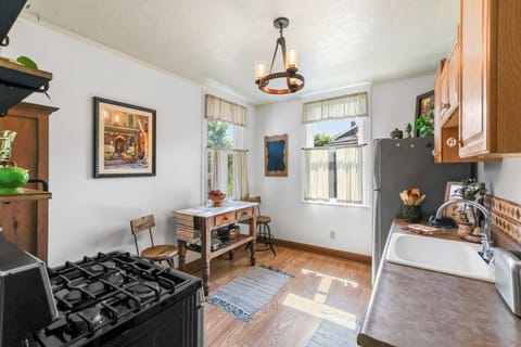 Ideal for pancake mornings, cooking together, and family memories.