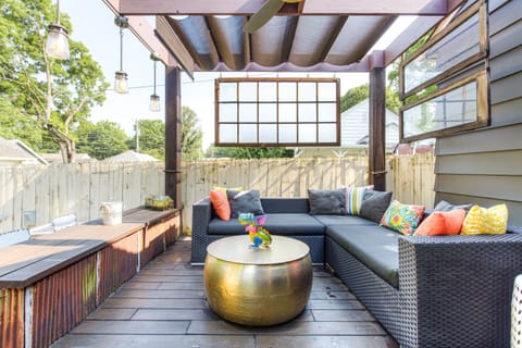Beautiful backyard oasis, perfect for coouples or family getaway