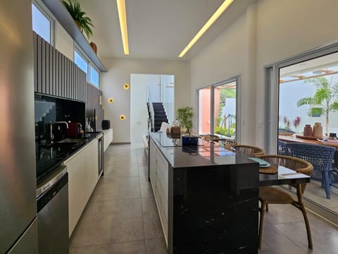 Luxury House, Balcony, Pool View | Private kitchen