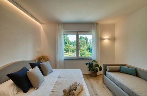 Junior Triple Room, Garden View | Soundproofing, WiFi