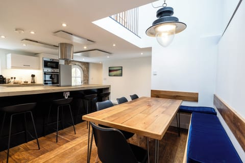 3 bedrooms, desk, laptop workspace, free WiFi