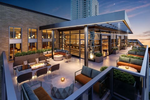 2 bars/lounges, rooftop bar