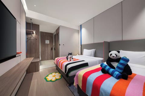 1 Queen and 1 Double Standard | Premium bedding, desk, laptop workspace, blackout drapes