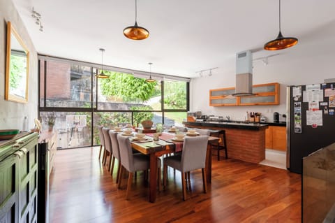 Luxury House, Lake View | Dining room