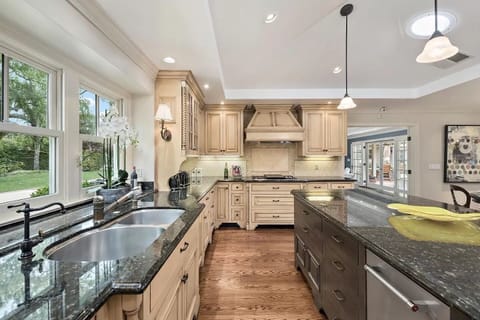 Chef style kitchen; explore your culinary imaginations 